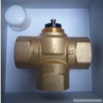 BRH 2utú/3járatú 1”BM keverőszelep M30x1.5 vezérlőegység csatlakozási lehetőséggel, KVs=5.0